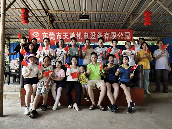 我愛(ài)你，中國(guó)！天馳數(shù)控雕銑機(jī)廠(chǎng)家用這樣的方式表達(dá)--【鴻天馳】